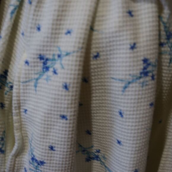 Vanity Fair Waffle Knit Cream & Blue Floral Robe | Vintage Large Cotton Blend - Picture 10 of 16